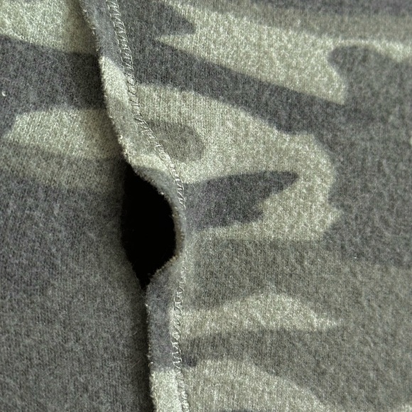 Sweet Romeo Camo Skull Soft Pullover Lightweight Sweatshirt Top Size Small NWOT - Picture 6 of 6